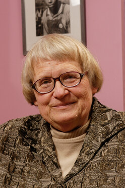 Click for High-Resolution Photo Carin Clauss